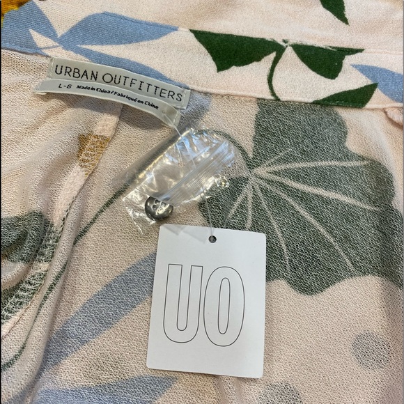 Urban outfitters pink rose soft Hawaiian shirt L perfect summer shirt NWT - Picture 9 of 9